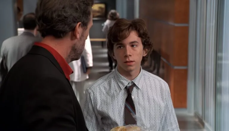 Момент из 6 серии 1 сезона