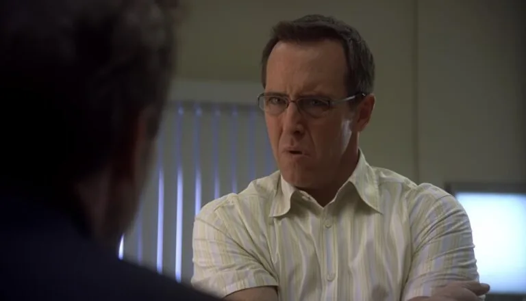 Момент из 6 серии 3 сезона