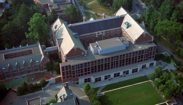 Момент из 1 серии 4 сезона