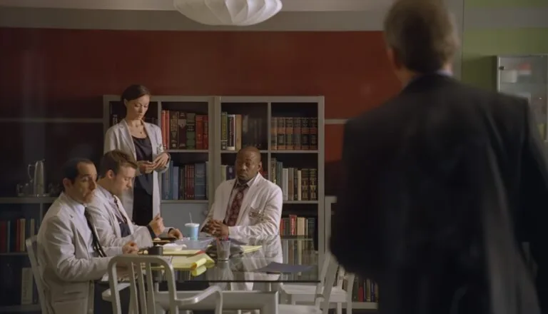 Момент из 17 серии 6 сезона