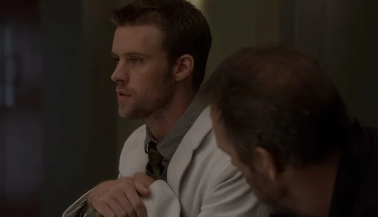 Момент из 12 серии 8 сезона