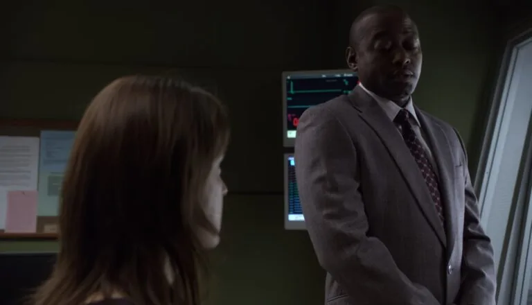 Момент из 9 серии 8 сезона